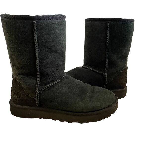 UGG ~ Women’s Classic~ Shearling Black Suede Sheepskin Fur~1016223~size 6 - Picture 8 of 12